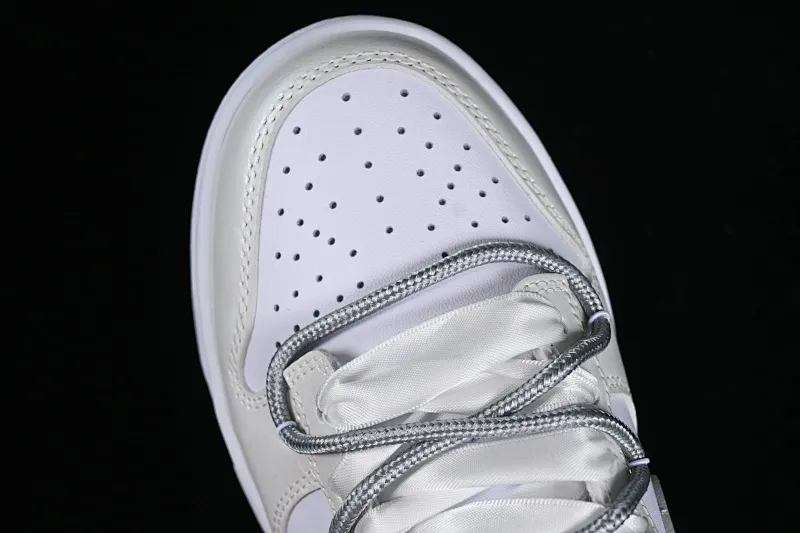 All Categories Nk SB Dunk Series Nk SB Dunk Low Low-top sneakers Nk Dunk Low Fresh silver ballet lace strap SB strap low-top casual sneakers DH9765-102